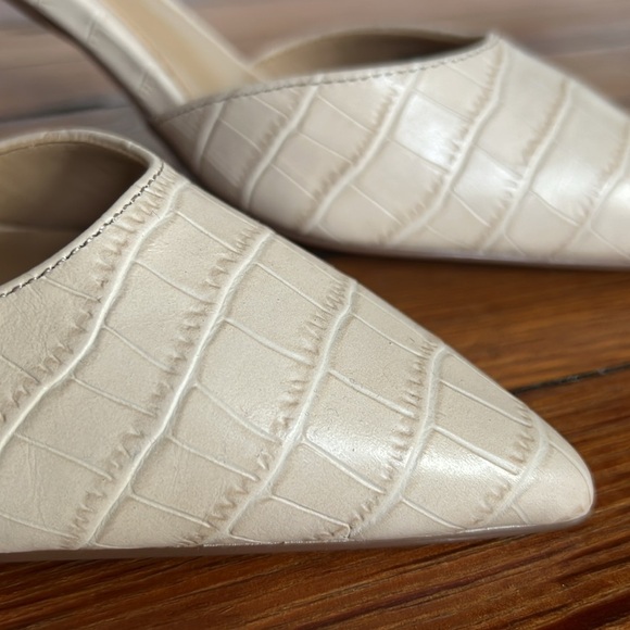Ann Taylor Chic Classic Pointy Toe Cream Leather Croc-Pattern Slingback Heels 6 - Picture 5 of 10